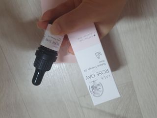 라라로즈데이 시즌2 천연 아로마오일 Y존 케어 속옷향수 이너퍼퓸 5ml  여성의 자존감을 UP시키자 — 3.5점을 준 리뷰어가 2021년 10월 올린 사용 사진