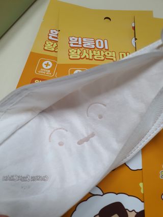 [숨그림]  덴탈마스크 짱구 우리아이 그리고 내가 쓰는 믿을수있는 케릭터 마스크  16종 — 5점을 준 리뷰어가 2021년 10월 올린 사용 사진