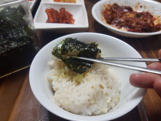 [해림맛김] 들기름에 구운 바삭바삭 김 4종 세트 + 1종 랜덤발송 총5개입 — 3점을 준 리뷰어가 2021년 2월 올린 사용 사진