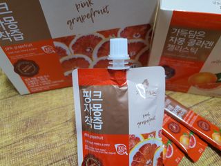 자연에온 핑크 자몽 착즙 100mL 10개입 1BOX +가 득담은 자몽 콜라겐 젤리스틱 1BOX — 4점을 준 리뷰어가 2021년 6월 올린 사용 사진