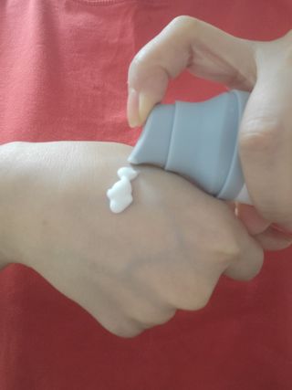[스킨1004] 마다가스카르 센텔라 히알루-시카 워터핏 선세럼 50ml — 5점을 준 리뷰어가 2024년 5월 올린 사용 사진