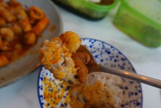 화끈한녀석들 새오똥400g 새우,오징어,똥집 볶음요리 소스,밀떡, 참기름 포함 — 5점을 준 리뷰어가 2022년 11월 올린 사용 사진