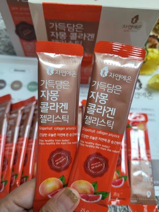 자연에온 핑크 자몽 착즙 100mL 10개입 1BOX +가 득담은 자몽 콜라겐 젤리스틱 1BOX — 5점을 준 리뷰어가 2021년 6월 올린 사용 사진
