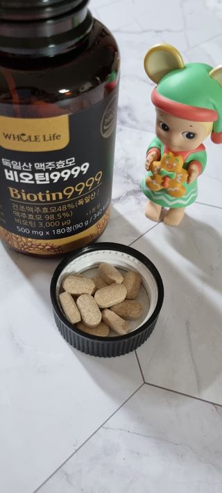 홀라이프 독일산 맥주효모 비오틴9999 180정 x 1병(6개월분) — 4.5점을 준 리뷰어가 2022년 8월 올린 사용 사진