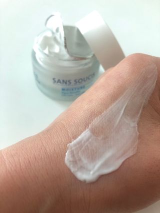산수시 아쿠아 베네핏 24h 수부지 물광 속건조 수분크림 50ml — 5점을 준 리뷰어가 2021년 6월 올린 사용 사진