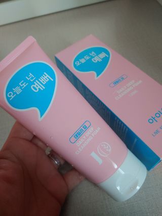 IO 아이오 오늘도 넌 예뻐 - 데일리딥 클렌징폼 — 5점을 준 리뷰어가 2021년 2월 올린 사용 사진