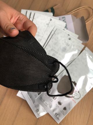 에버그린 순면 끈조절 KF80 마스크 - 화이트/블랙 컬러 대형 - 10매 — 5점을 준 리뷰어가 2021년 6월 올린 사용 사진
