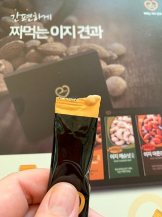 짜먹는 이지견과 짜먹는 이지아몬드, 짜먹는 이지허니피넛, 짜먹는 이지캐슈넛 각 10g X  10포 — 리뷰어가 2021년 2월 올린 사용 사진
