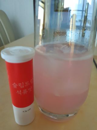 [슬림드랍 석류맛] 건기식 다이어트 보조제 겸 비타민 — 5점을 준 리뷰어가 2021년 12월 올린 사용 사진