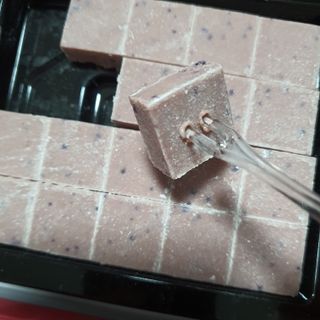 카카오 본연의 색을 간직하고있는 루비초콜릿과 블루베리의 만남, 카카올라 루비베리요거트생초콜릿 — 5점을 준 리뷰어가 2021년 10월 올린 사용 사진