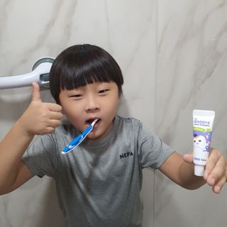 닥터데디스 안심불소 튼튼치약(청포도, 민트 중 택 1) 60g + 여행용 미니 치약 15g — 5점을 준 리뷰어가 2022년 12월 올린 사용 사진