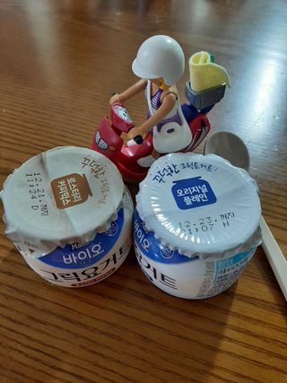 매일바이오 그릭요거트 오리지널 플레인 4개, 로스터리 커피믹스 4개 — 5점을 준 리뷰어가 2021년 12월 올린 사용 사진
