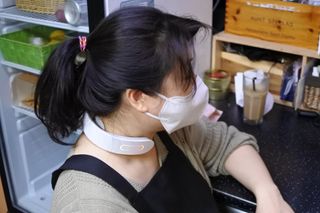멜리언스 목 마사지기 — 5점을 준 리뷰어가 2022년 2월 올린 사용 사진