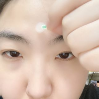 [큐어반H 스팟] 자외선 99프로 차단되는 스틱타입 스팟밴드(1팩 / 66매입) — 5점을 준 리뷰어가 2022년 11월 올린 사용 사진