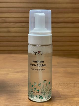 아임오 페미닌워시 150ML + 페미닌티슈6입 + 아임오스티커 + 쿠폰북 — 3.5점을 준 리뷰어가 2021년 10월 올린 사용 사진