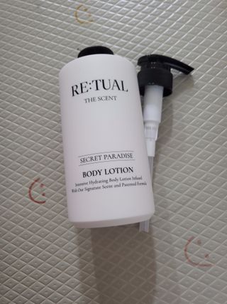 레츄얼 더 센트 바디로션 시크릿 파라다이스(500ml) — 5점을 준 리뷰어가 2022년 6월 올린 사용 사진