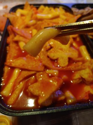 빨간키트 떡볶이 밀키트 2~3인분 매운맛 국물 떡볶이 만들기 쉬운 황금 레시피 분말 소스로 간편한 요리 — 5점을 준 리뷰어가 2021년 8월 올린 사용 사진