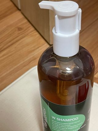 와프랩 운동하는 여성을 위한 더블유 미세먼지 세정 약산성 천연유래 샴푸 — 4점을 준 리뷰어가 2022년 3월 올린 사용 사진