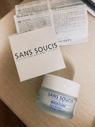 산수시 아쿠아 베네핏 24h 수부지 물광 속건조 수분크림 50ml — 5점을 준 리뷰어가 2021년 7월 올린 사용 사진