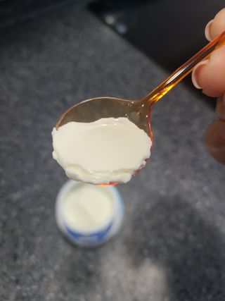 매일바이오 그릭요거트 오리지널 플레인 4개, 로스터리 커피믹스 4개 — 5점을 준 리뷰어가 2021년 12월 올린 사용 사진