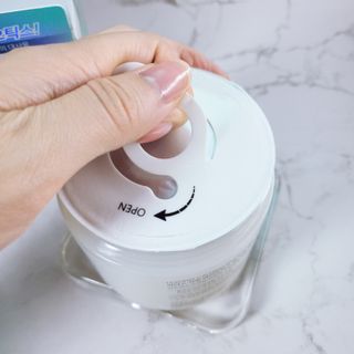 리더스코스메틱 리더스 카밍 바이오틱스 퀵 수딩 패드 — 5점을 준 리뷰어가 2022년 8월 올린 사용 사진