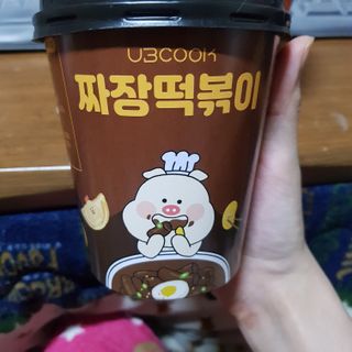 유비쿡 컵떡볶이 매운컵떡볶이2개/ 짜장컵떡볶이 2개  총 4개세트 — 5점을 준 리뷰어가 2021년 3월 올린 사용 사진