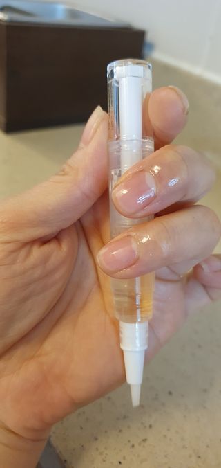 뷰젤 매직케어 네일솔루션 손발톱 보습 영양제 펜슬타입 5ml — 5점을 준 리뷰어가 2022년 3월 올린 사용 사진