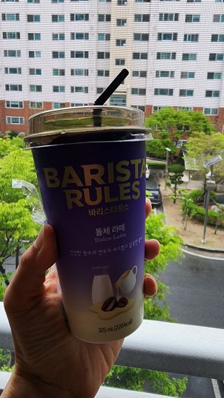 바리스타룰스 돌체 라떼 — 4.5점을 준 리뷰어가 2023년 4월 올린 사용 사진