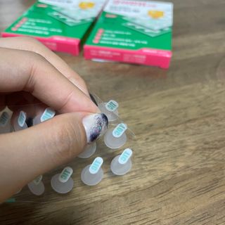 [큐어반H 스팟] 자외선 99프로 차단되는 스틱타입 스팟밴드(1팩 / 66매입) — 5점을 준 리뷰어가 2022년 11월 올린 사용 사진