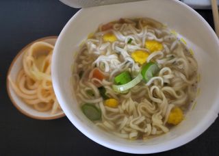 NISSIN 닛신 컵누들  4종 - 씨푸드오리지날, 씨푸드 스파이시, 씨푸드 커리, 씨푸드 XO소스 — 5점을 준 리뷰어가 2022년 12월 올린 사용 사진