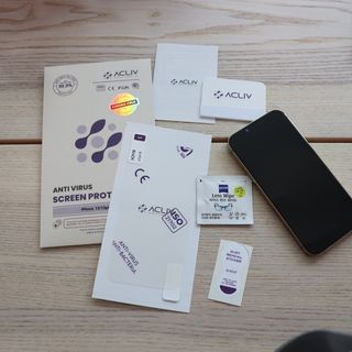 아클리브 Eco 항균 항바이러스 액정 보호필름(iPhone) — 3.5점을 준 리뷰어가 2022년 8월 올린 사용 사진
