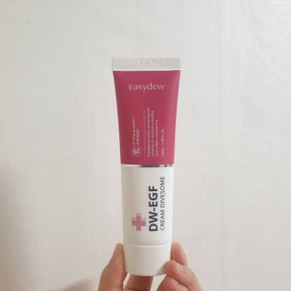이지듀 DW-EGF 크림 다이브좀_콜라겐이 쏙쏙, 탄력피부로 다이빙 — 4점을 준 리뷰어가 2021년 2월 올린 사용 사진
