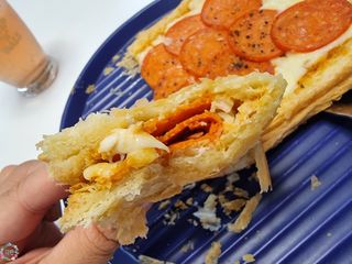 [푸딩팩토리] 페스츄리 피자 4종 택3_파이브 치즈/페퍼로니 비프칠리/고추베이컨 포테이토/허니고르곤졸라 — 5점을 준 리뷰어가 2022년 6월 올린 사용 사진