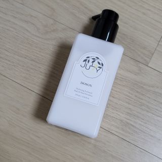 줄라이 모닝 _ JULY MORNING 줄라이모닝 하이드레이팅 퍼퓸드 바디앤핸드 에멀젼 — 5점을 준 리뷰어가 2021년 9월 올린 사용 사진