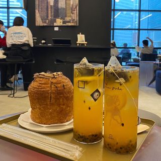아방갤러리카페 용산아이파크몰점 [아방갤러리카페] 음료 택 2 +  베이커리 5종 중 택 1 — 5점을 준 리뷰어가 2021년 5월 올린 사용 사진