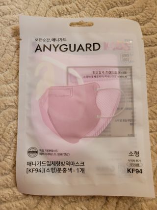 애니가드키즈 새부리형 KF94  5컬러 각 10매입 [화이트, 블랙, 크리미베이지, 코튼핑크, 그레이] 3-6세 — 5점을 준 리뷰어가 2022년 2월 올린 사용 사진