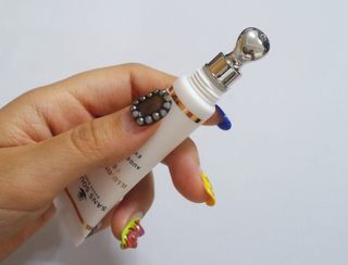 산수시 일루미네이팅 펄 영양 다크서클 스틱 아이 크림 케어 15ml — 5점을 준 리뷰어가 2021년 6월 올린 사용 사진