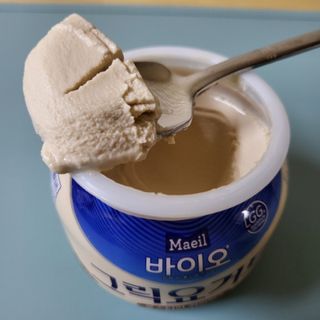 매일바이오 그릭요거트 오리지널 플레인 4개, 로스터리 커피믹스 4개 — 4.5점을 준 리뷰어가 2021년 12월 올린 사용 사진