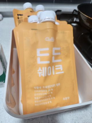 [덜다] 든든 식물성 단백질 쉐이크 40g X 7입 (곡물/딸기) — 5점을 준 리뷰어가 2023년 8월 올린 사용 사진