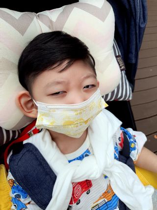 [숨그림]  덴탈마스크 짱구 우리아이 그리고 내가 쓰는 믿을수있는 케릭터 마스크  16종 — 5점을 준 리뷰어가 2021년 10월 올린 사용 사진
