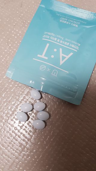 입 냄새 완화에 도움을 주는 에티켓 캔디 앳캔디 스트롱민트 — 5점을 준 리뷰어가 2021년 1월 올린 사용 사진
