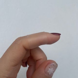 [큐어반H 커팅] 간편하게 떼서 쓰는 자외선차단 습윤밴드 (1팩/30매입) — 5점을 준 리뷰어가 2022년 12월 올린 사용 사진