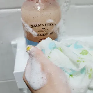 벨먼 내추럴스파 수분광채 스크럽 바디워시 600ml 5종 — 5점을 준 리뷰어가 2022년 5월 올린 사용 사진