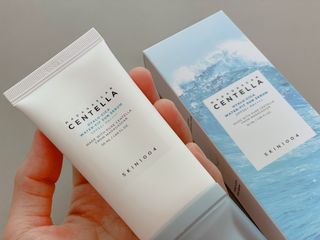 [스킨1004] 마다가스카르 센텔라 히알루-시카 워터핏 선세럼 50ml — 5점을 준 리뷰어가 2024년 5월 올린 사용 사진