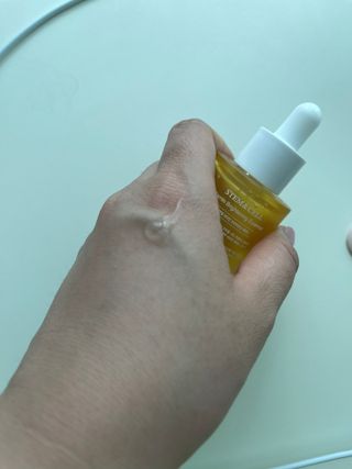 체르엠 스템앤셀 비타민 브라이트닝 에센스 30ml 1개 — 5점을 준 리뷰어가 2021년 8월 올린 사용 사진