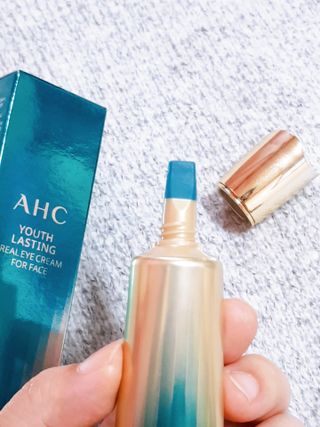 [NEW 탄력유턴 아이크림] AHC 유스 래스팅 리얼 아이크림 포 페이스 — 3.5점을 준 리뷰어가 2021년 3월 올린 사용 사진