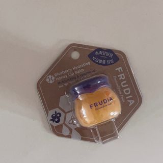 틱톡 [후르디아] 튼입술해결템 올리브영 블루베리 하이드레이팅 허니 립밤 — 5점을 준 리뷰어가 2023년 11월 올린 사용 사진
