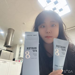 나우 [리브엠]피부 속부터 겹겹이, 촘촘하게! 워터핏8중 수분착붙 크림 — 4점을 준 리뷰어가 2024년 12월 올린 사용 사진