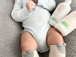 mom e 맘이 내추럴 베이비 케어 샴푸앤바스+로션 — 5점을 준 리뷰어가 2021년 1월 올린 사용 사진