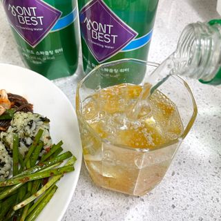 몽베스트 Montbest with Sparkling water Plain 20병 — 5점을 준 리뷰어가 2023년 6월 올린 사용 사진